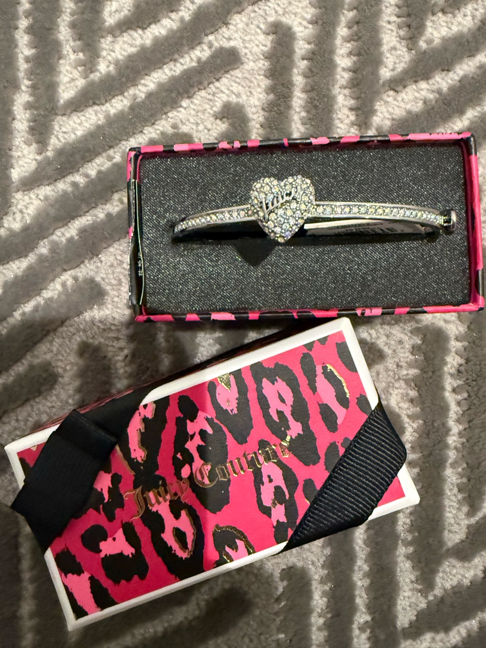 Juicy Couture AB pave crystal heart hinged bangle bracelet - Silver - Picture 3 of 5